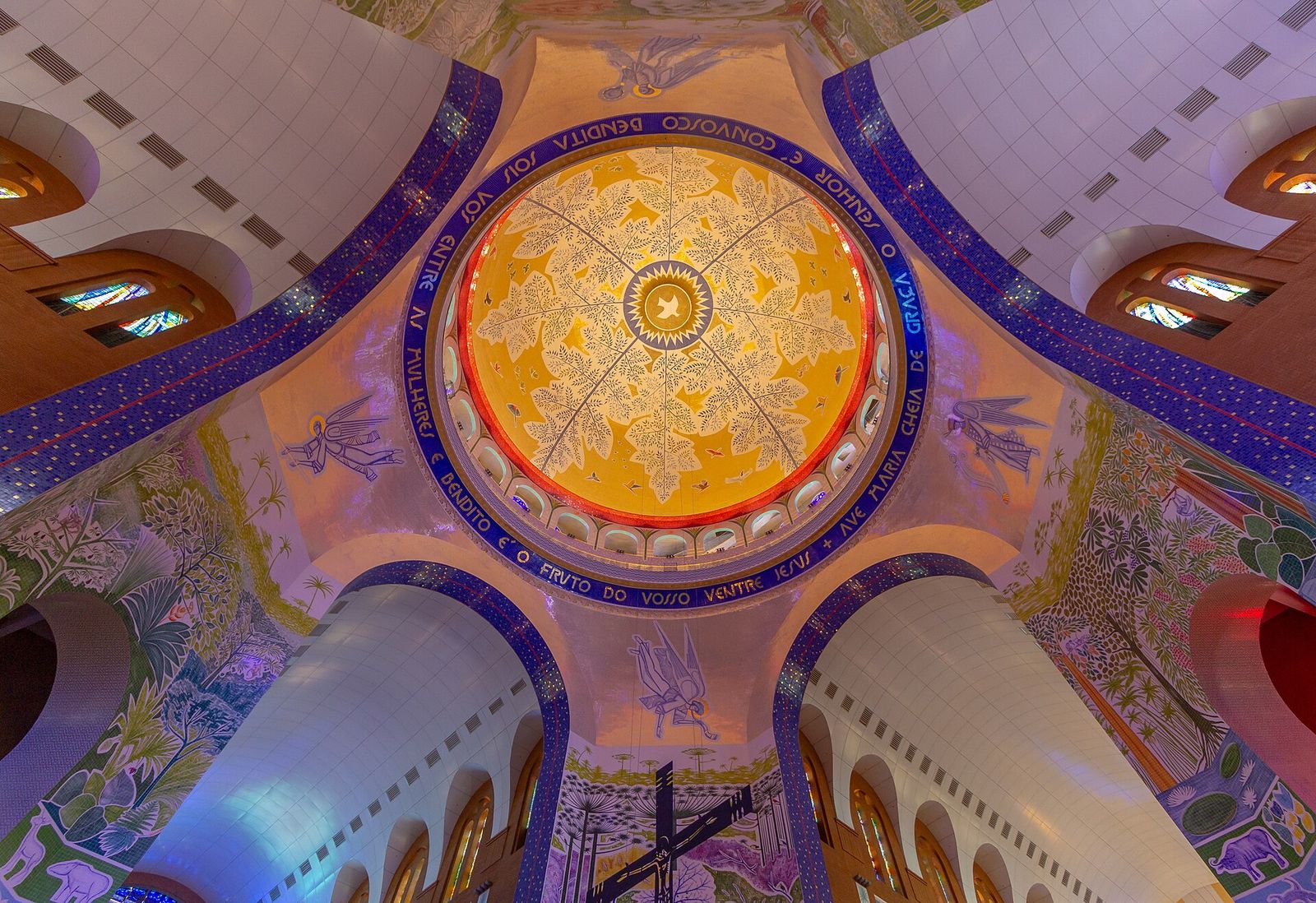 Cúpula da Basílica de Aparecida vista por dentro